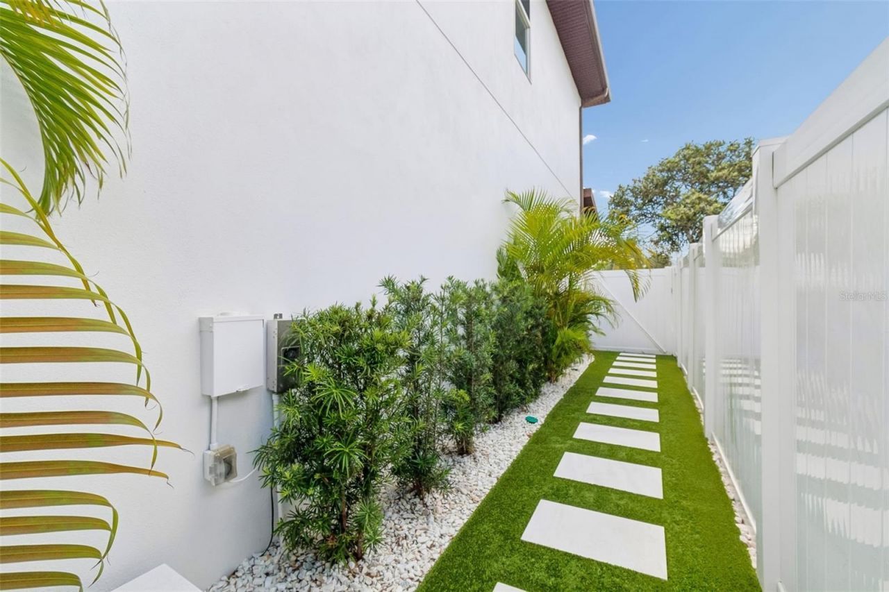 4835 W Bay Villa Avenue, Tampa, FL 33611 Photo