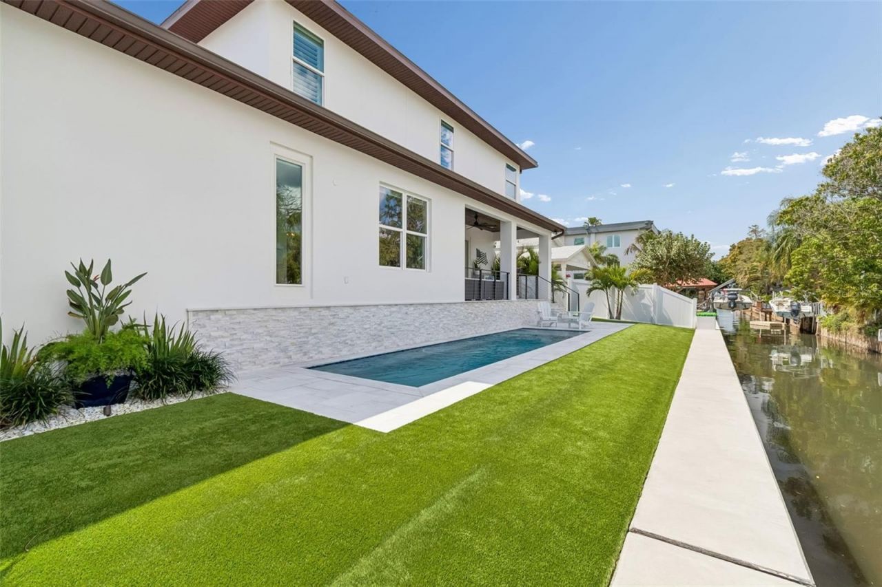 4835 W Bay Villa Avenue, Tampa, FL 33611 Photo