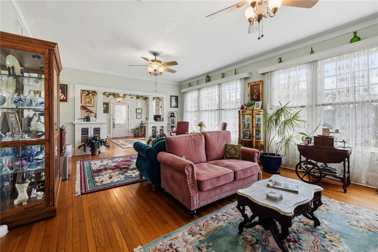 347 E 3rd Avenue, Mount Dora, FL 32757 Photo