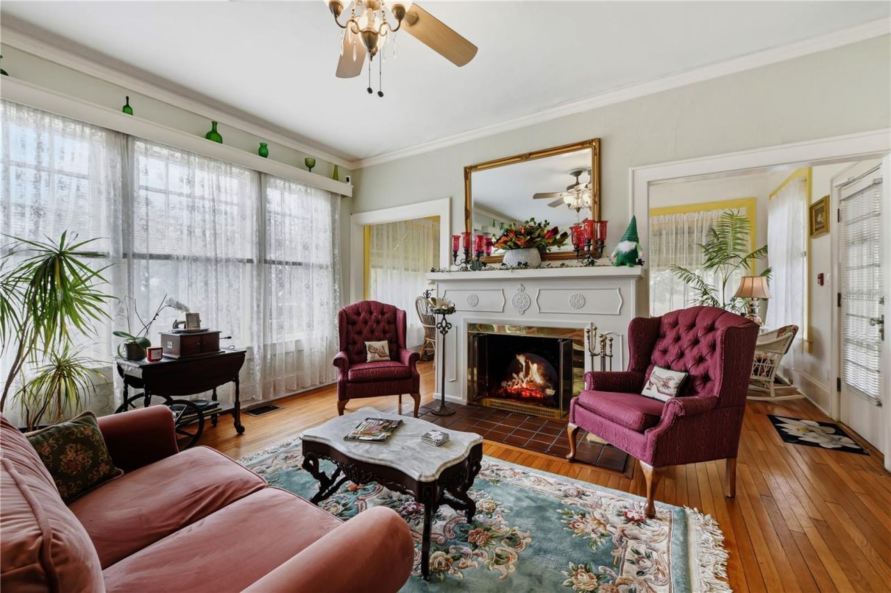 347 E 3rd Avenue, Mount Dora, FL 32757 Photo