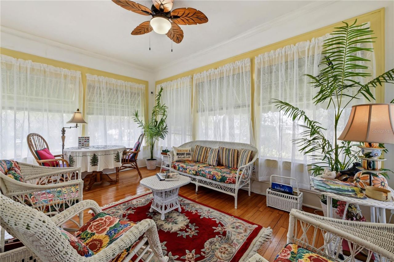 347 E 3rd Avenue, Mount Dora, FL 32757 Photo