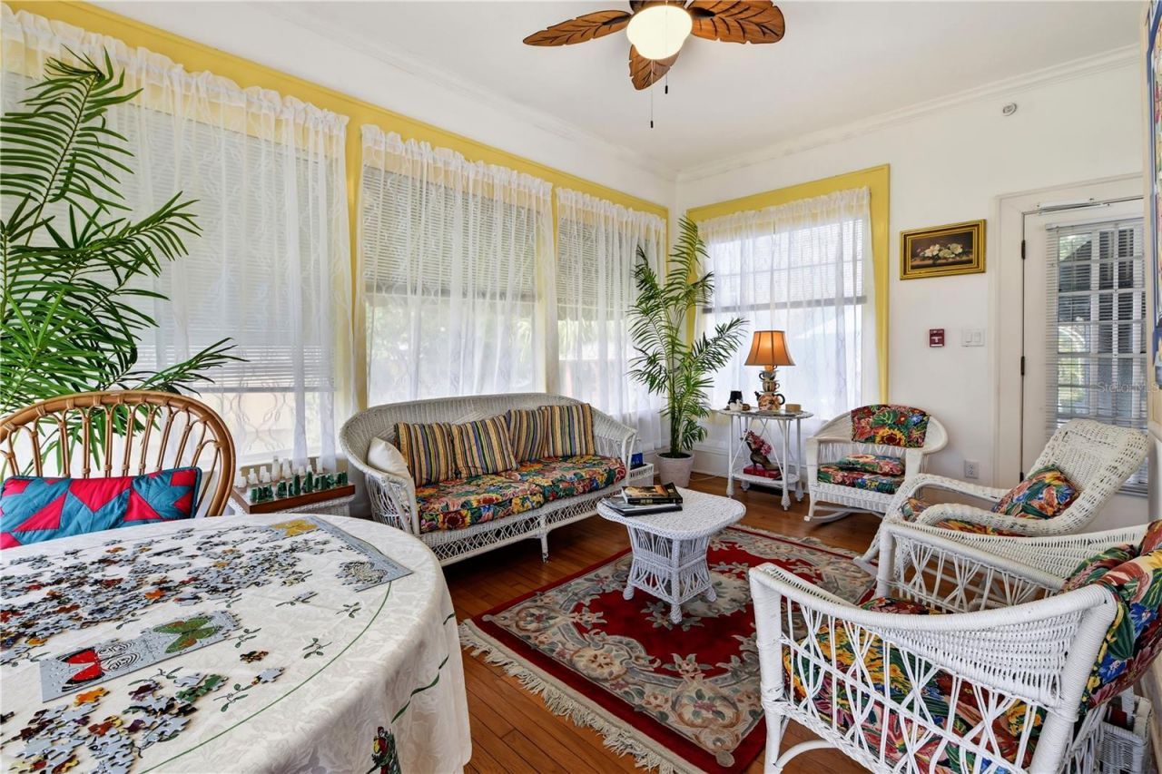 347 E 3rd Avenue, Mount Dora, FL 32757 Photo