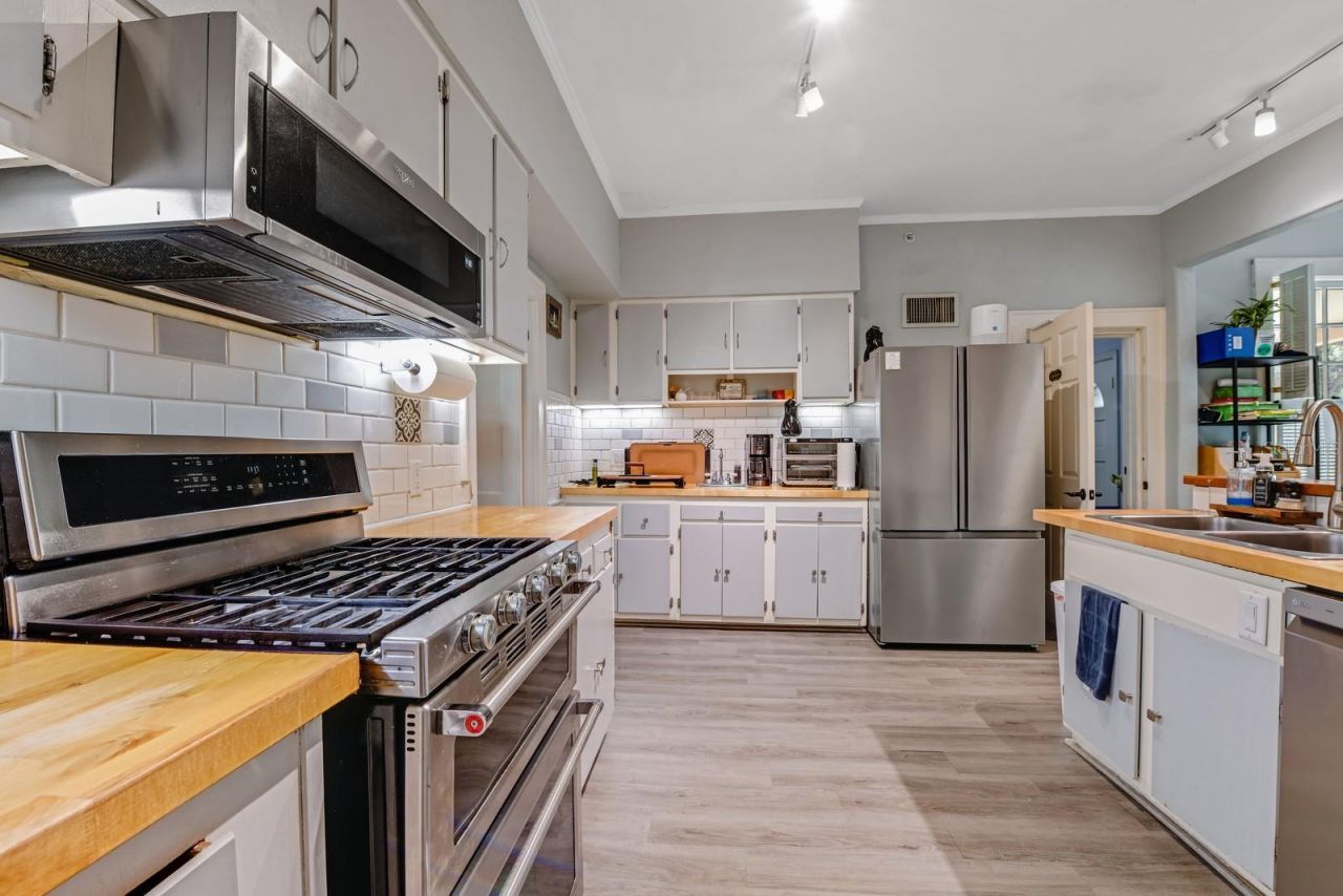 347 E 3rd Avenue, Mount Dora, FL 32757 Photo