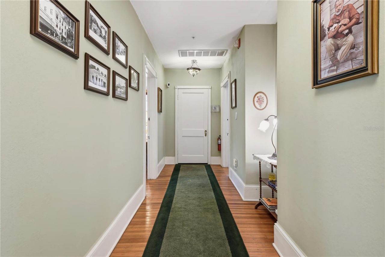 347 E 3rd Avenue, Mount Dora, FL 32757 Photo