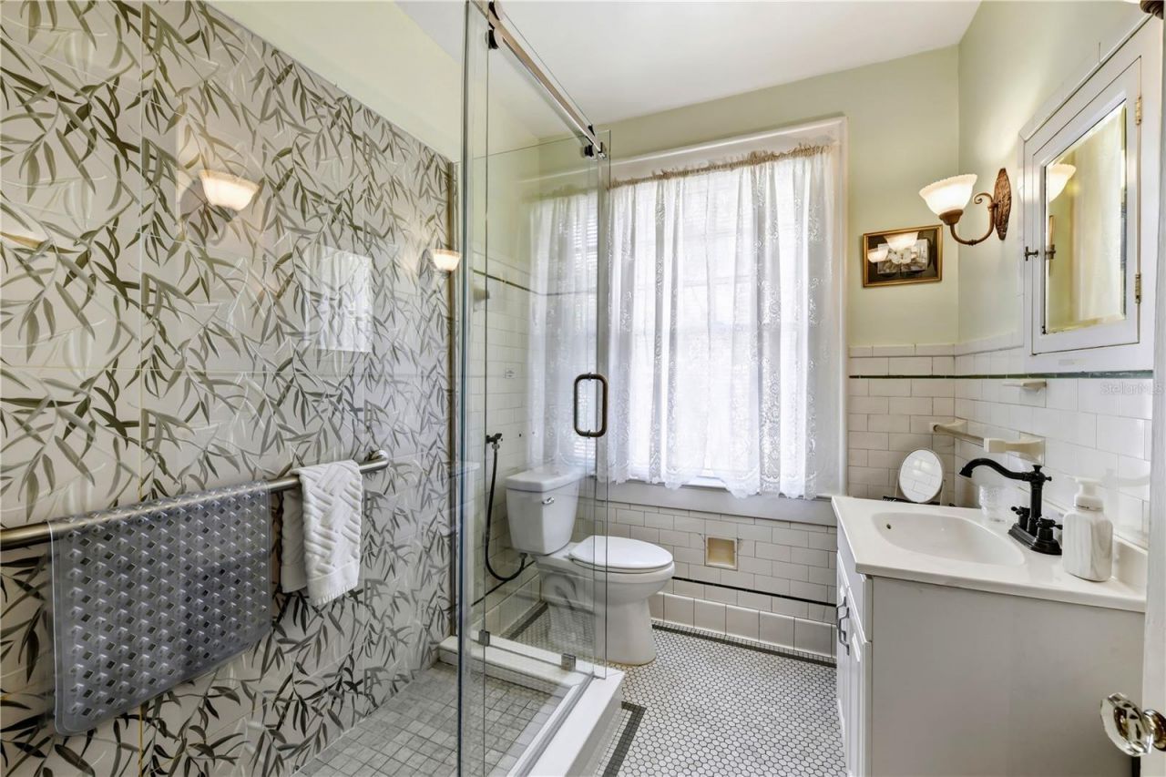 347 E 3rd Avenue, Mount Dora, FL 32757 Photo