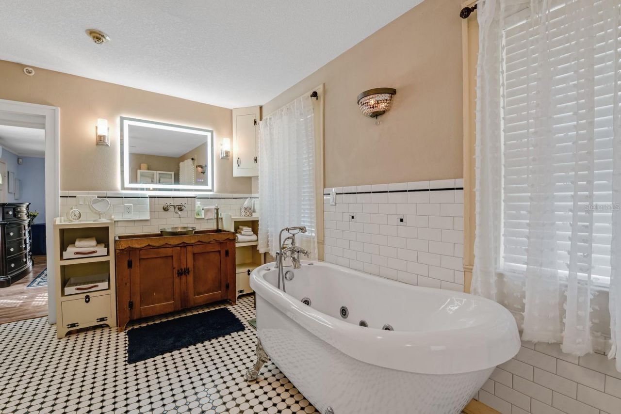 347 E 3rd Avenue, Mount Dora, FL 32757 Photo