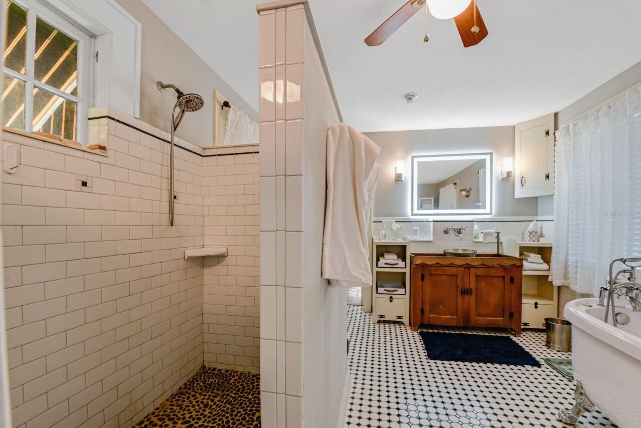 347 E 3rd Avenue, Mount Dora, FL 32757 Photo