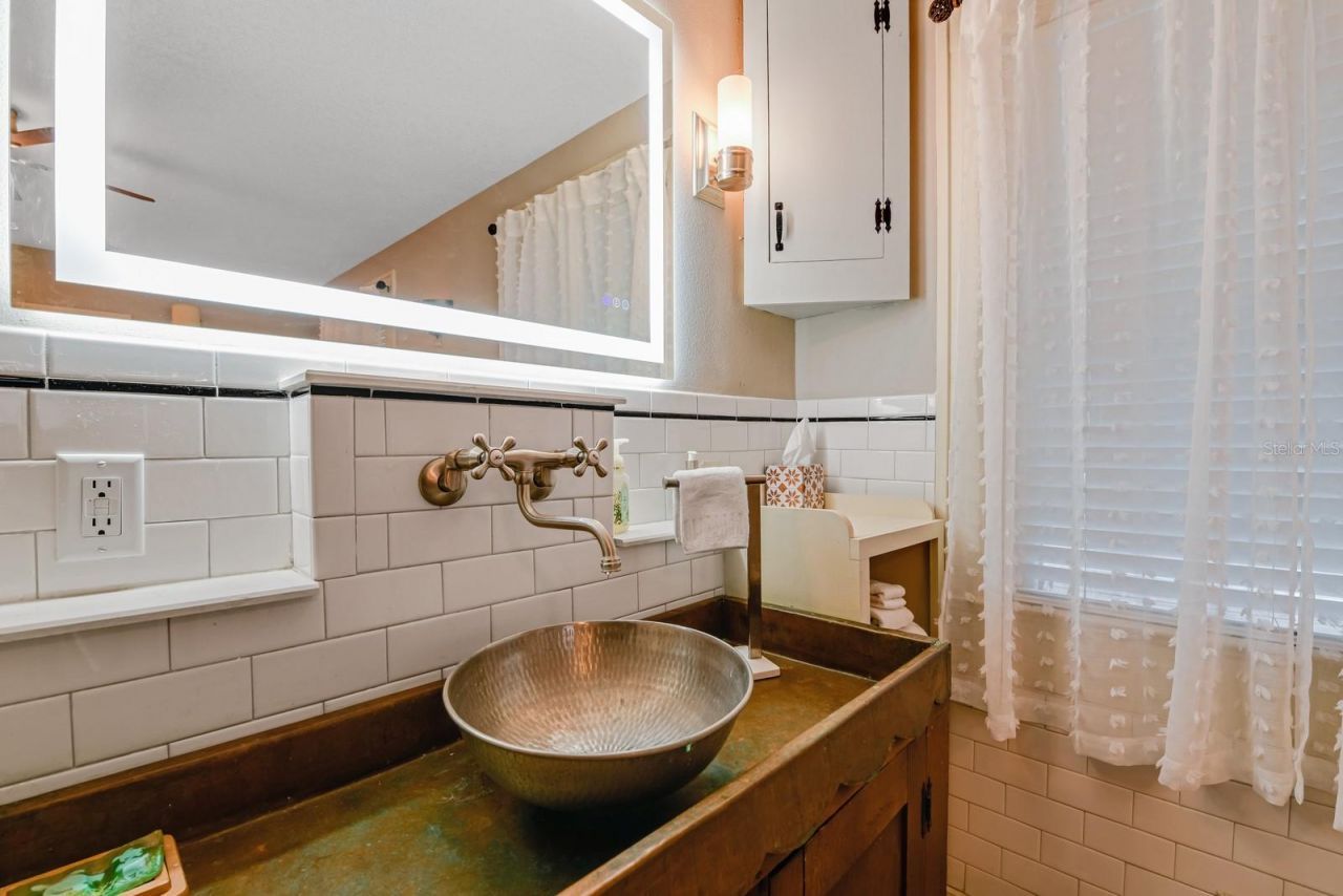 347 E 3rd Avenue, Mount Dora, FL 32757 Photo