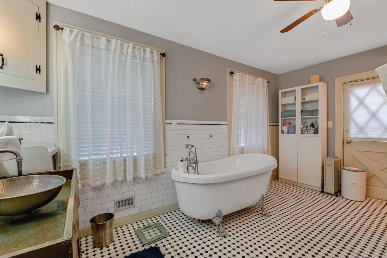 347 E 3rd Avenue, Mount Dora, FL 32757 Photo