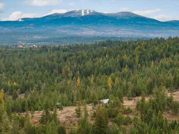 36022 N Milan-Elk Rd, Chattaroy, WA 99003