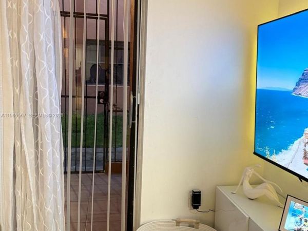 6425 W 27th Ct, Unit 102-6, Hialeah, FL 33016