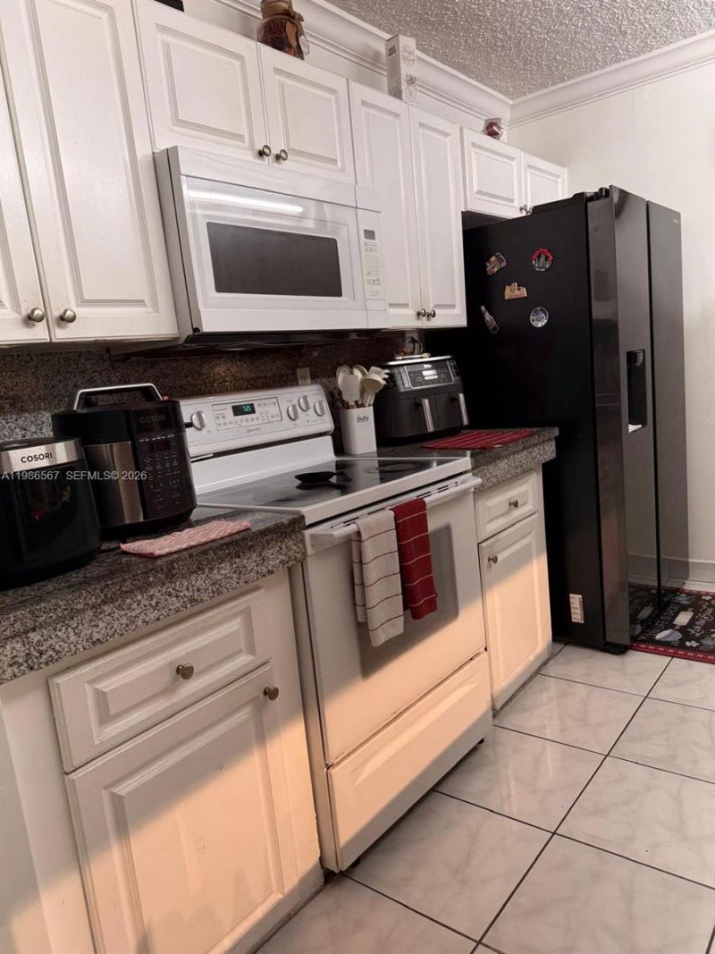 6425 W 27th Ct, Unit 102-6, Hialeah, FL 33016 Photo