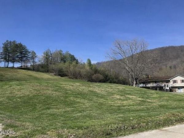 233 Smith Oaks Lane, Jacksboro, TN 37757