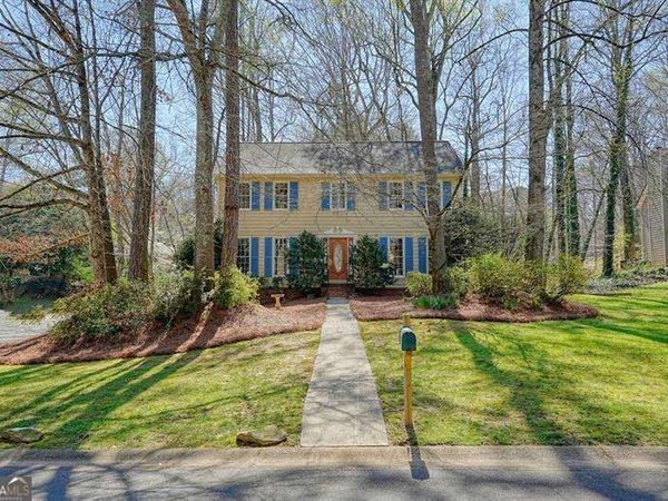 4241 Glenforest Way NE, Roswell, GA 30075