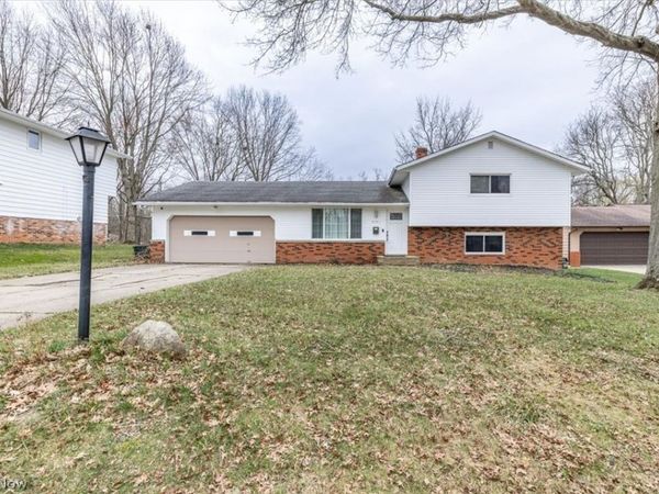 8201 Royalview Drive , Parma, OH 44129
