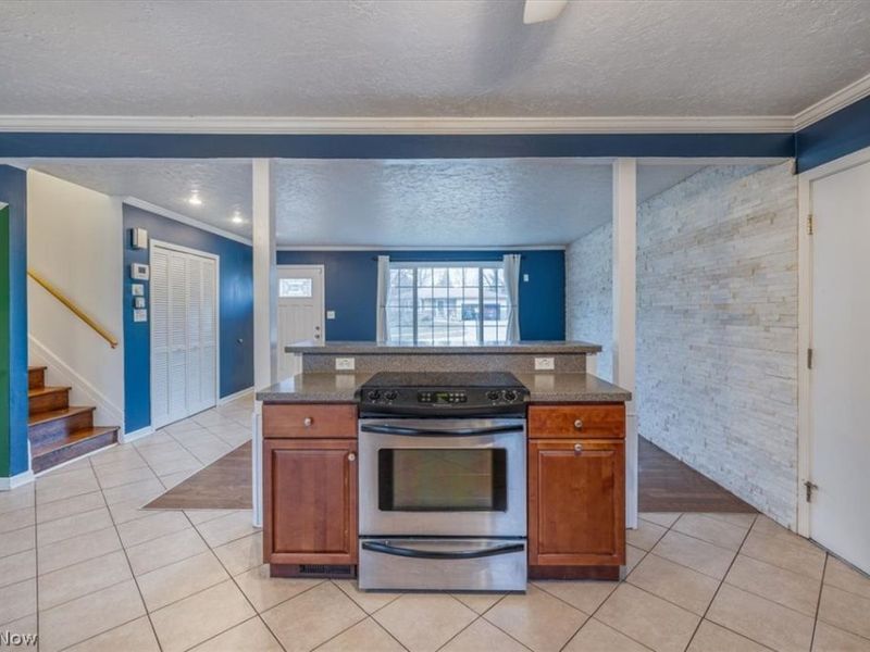 8201 Royalview Drive , Parma, OH 44129 Photo 12