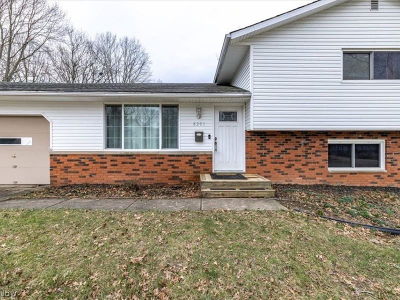 8201 Royalview Drive , Parma, OH 44129 Photo 2