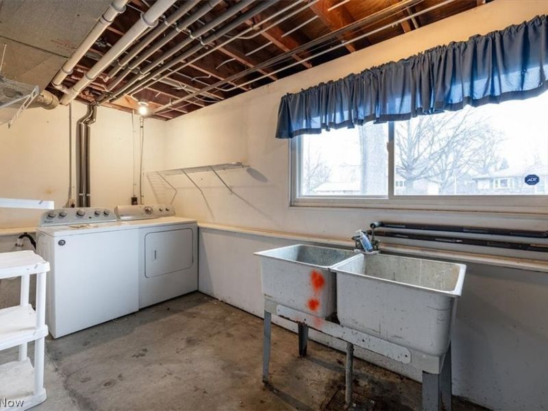 8201 Royalview Drive , Parma, OH 44129 Photo 21