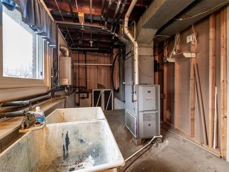 8201 Royalview Drive , Parma, OH 44129 Photo 22