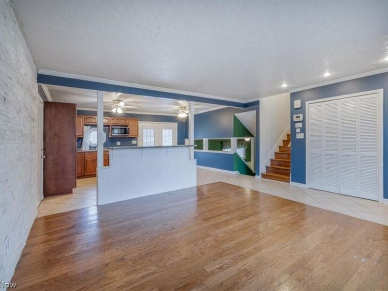 8201 Royalview Drive , Parma, OH 44129 Photo 4