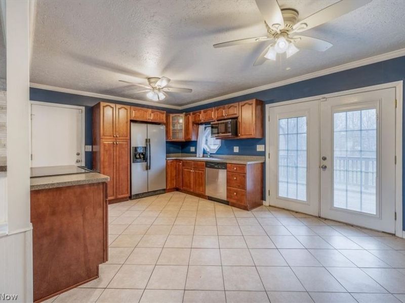 8201 Royalview Drive , Parma, OH 44129 Photo 7