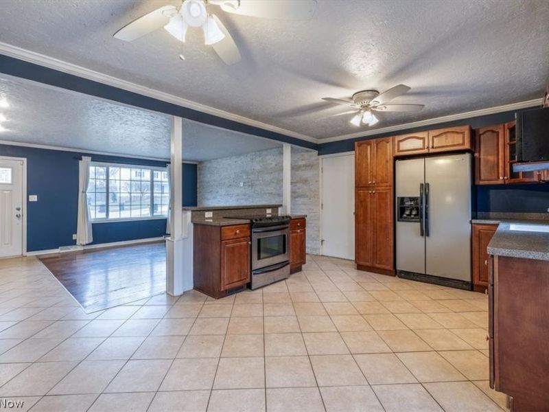 8201 Royalview Drive , Parma, OH 44129 Photo 8