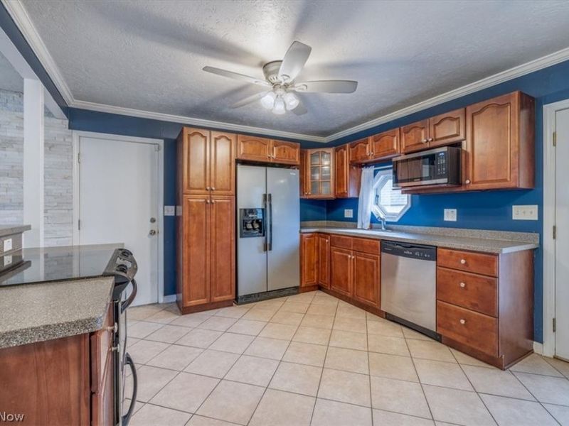 8201 Royalview Drive , Parma, OH 44129 Photo 9