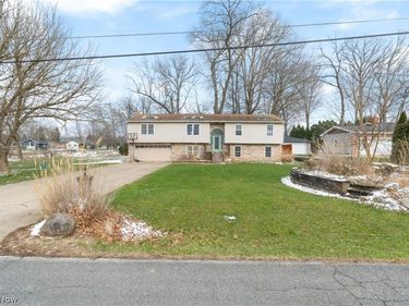 4885 Will Drive, New Franklin, OH 44319