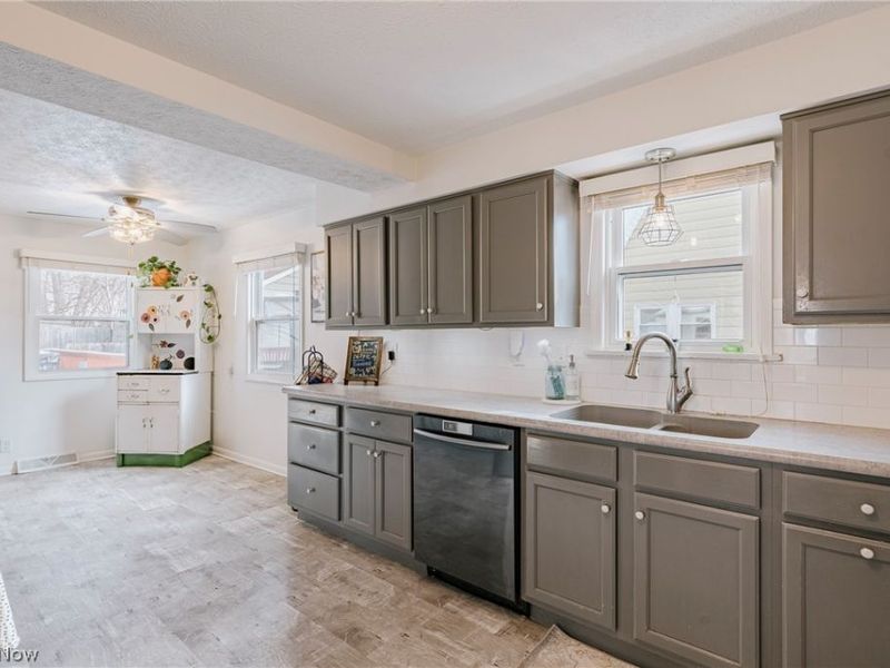 2679 N Bender Avenue , Akron, OH 44319 Photo 11