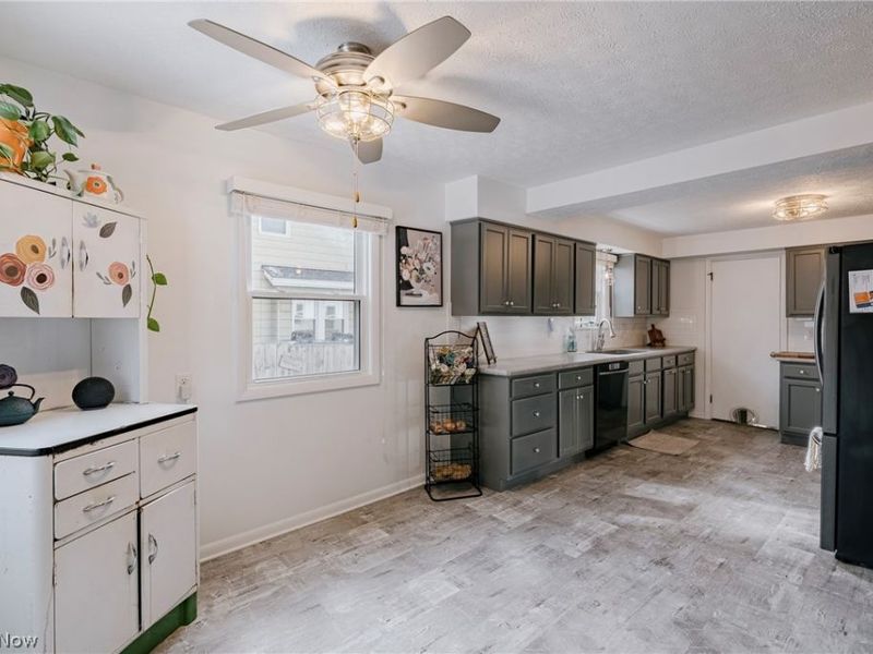 2679 N Bender Avenue , Akron, OH 44319 Photo 12