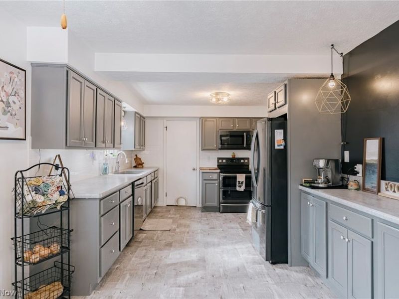 2679 N Bender Avenue , Akron, OH 44319 Photo 13