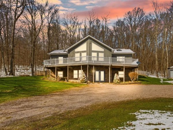 1073 Causeway Dr, Friedens, PA 15541