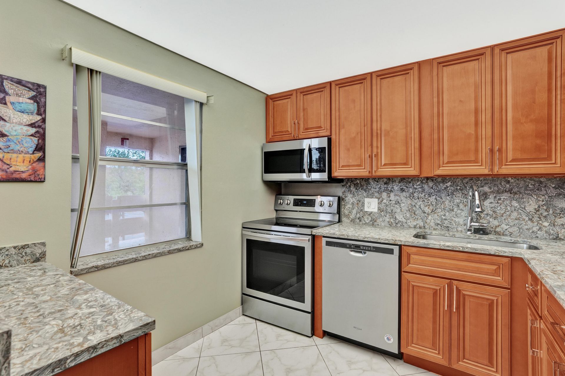 1055 Country Club Drive, Unit 305, Margate, FL 33063 Photo