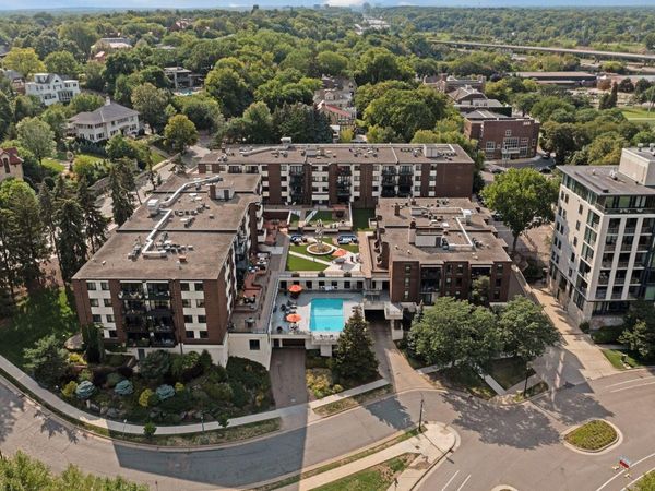 48 Groveland Terrace , Unit B101, Minneapolis, MN 55403