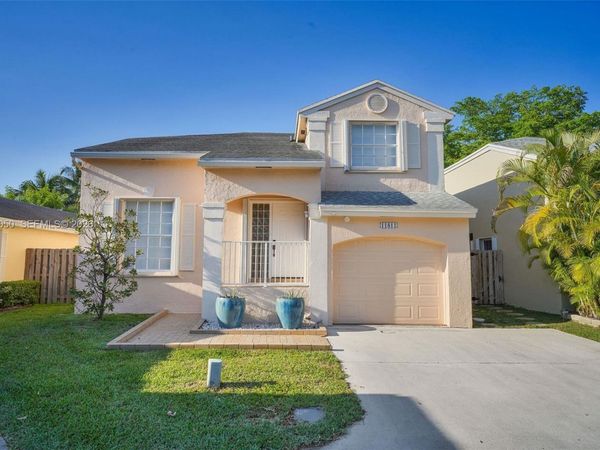 11811 SW 102nd St, Miami, FL 33186