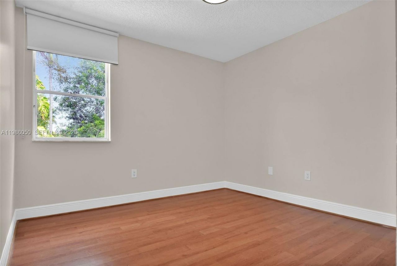 11811 SW 102nd St, Miami, FL 33186 Photo