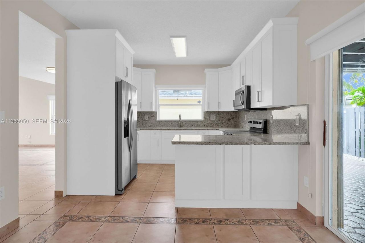 11811 SW 102nd St, Miami, FL 33186 Photo