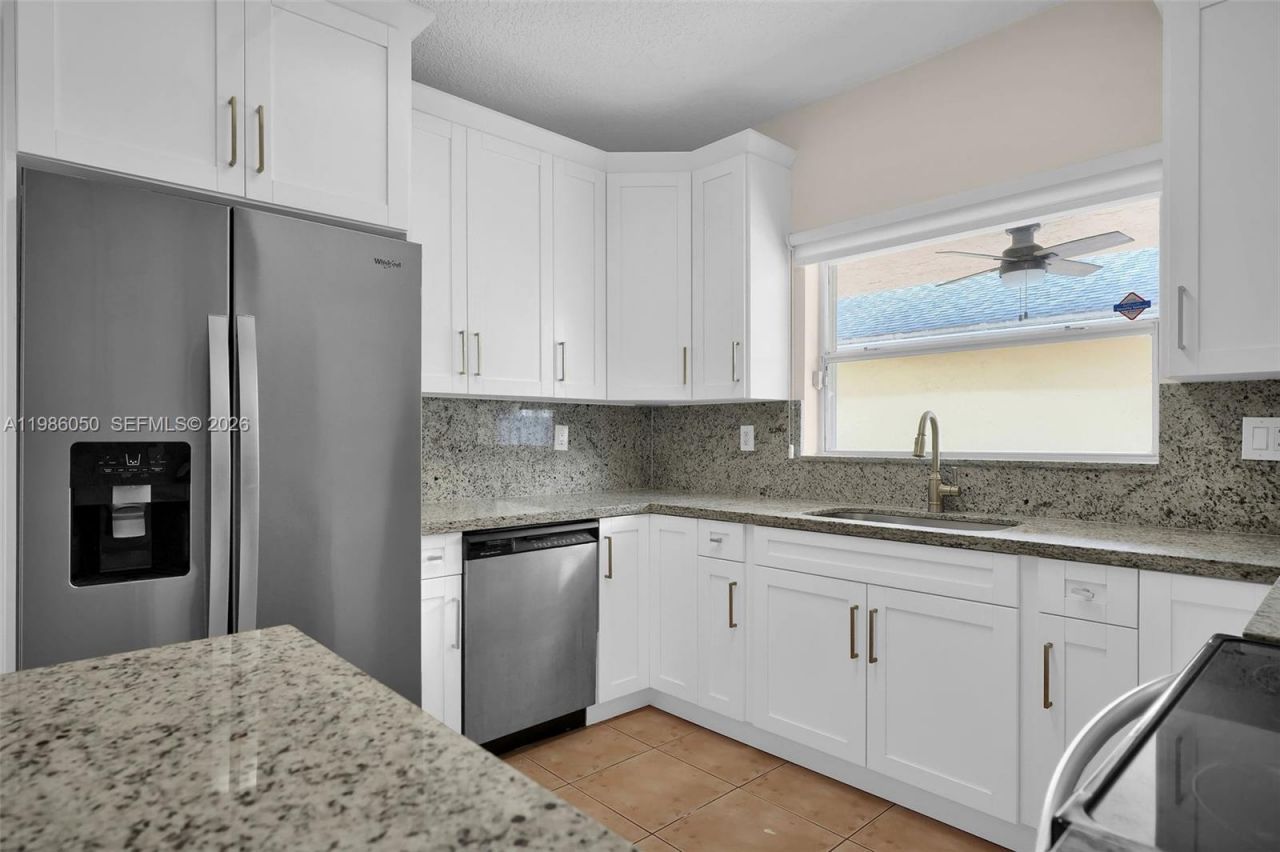 11811 SW 102nd St, Miami, FL 33186 Photo