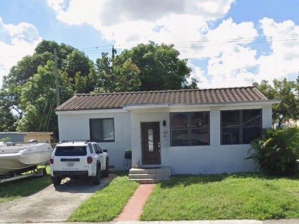 52 E 50th Pl, Hialeah, FL 33013