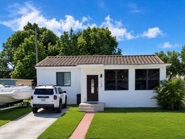 52 E 50th Pl, Hialeah, FL 33013