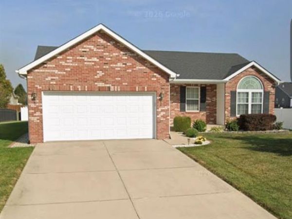 1928 Wellington Lane , Maryville, IL 62062