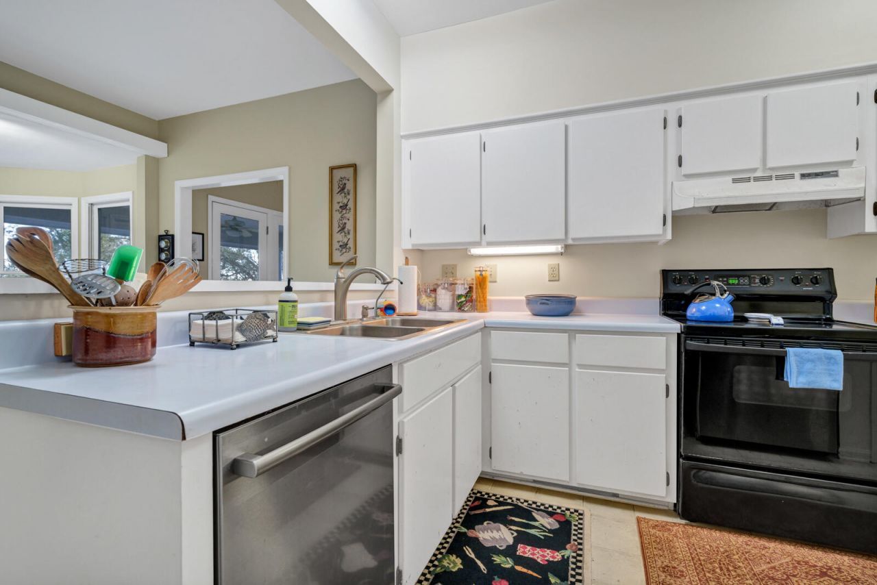 7717 White Point Road Photo 6