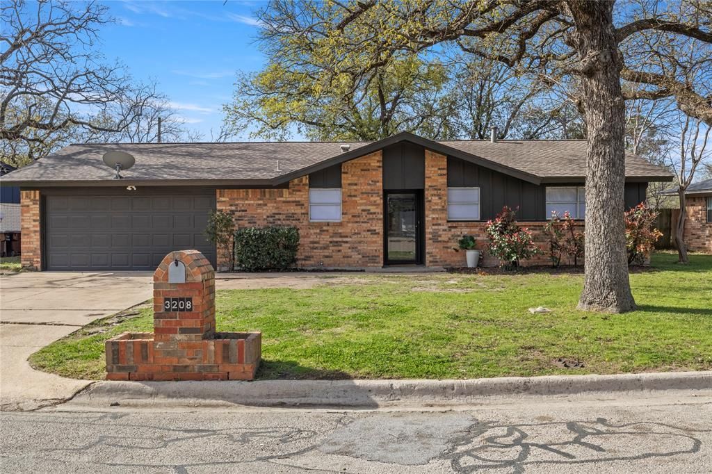 3208 Bob O Link Lane, Denton, TX 76209 Main Photo