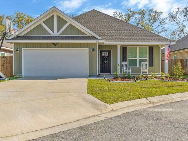 213 Camellia Dr, Cantonment, FL 32533