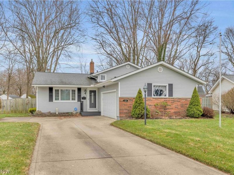 4430 Bentley Drive , North Olmsted, OH 44070 Photo 2