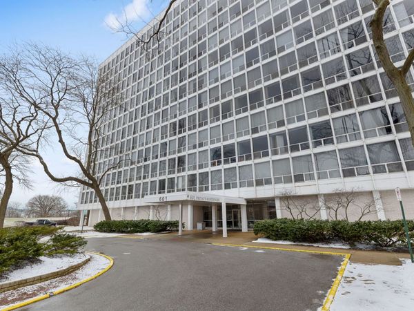 601 E 32nd Street, Unit 1001, Chicago, IL 60616