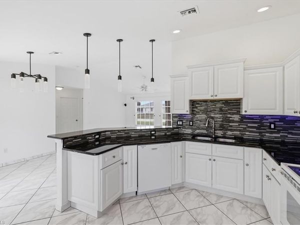 827 SW 29th TER , CAPE CORAL, FL 33914