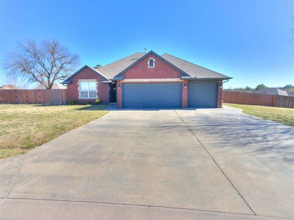 298 S Hillside Drive, Harrah, OK 73045