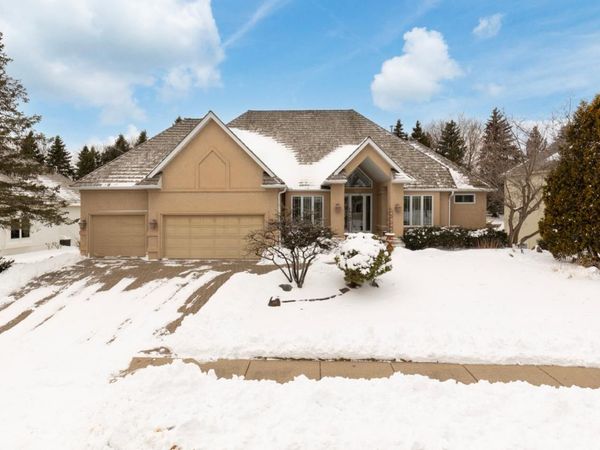 10556 Prairie Lakes Drive, Eden Prairie, MN 55344