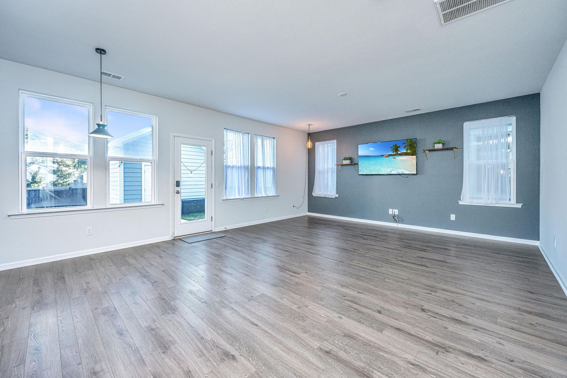 2050 Utsey Street Photo 6